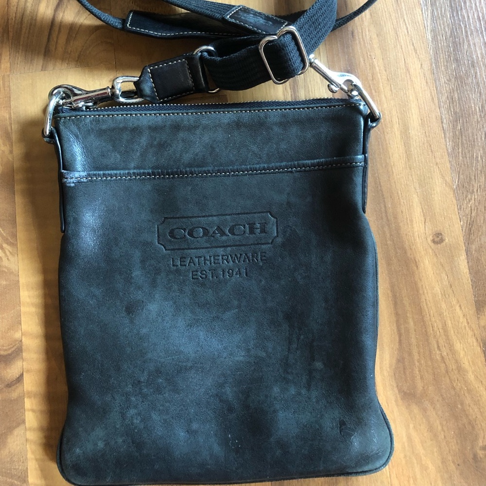 Black Leather Coach cross shoulder bag